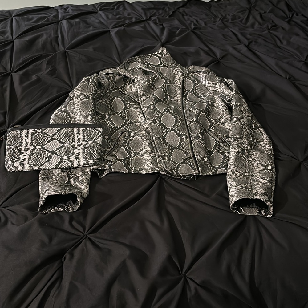 Snakeskin jacket with pouch!